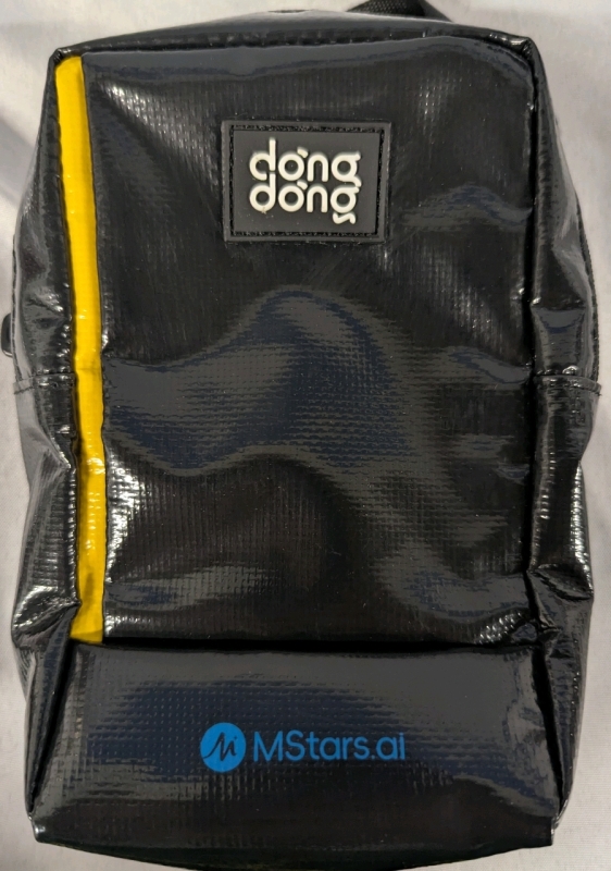 New D&ograve;ng D&ograve;ng S&agrave;i G&ograve;n Black and Yellow Cross Body Bag. 4" by 6" by 2" Not Including Strap.