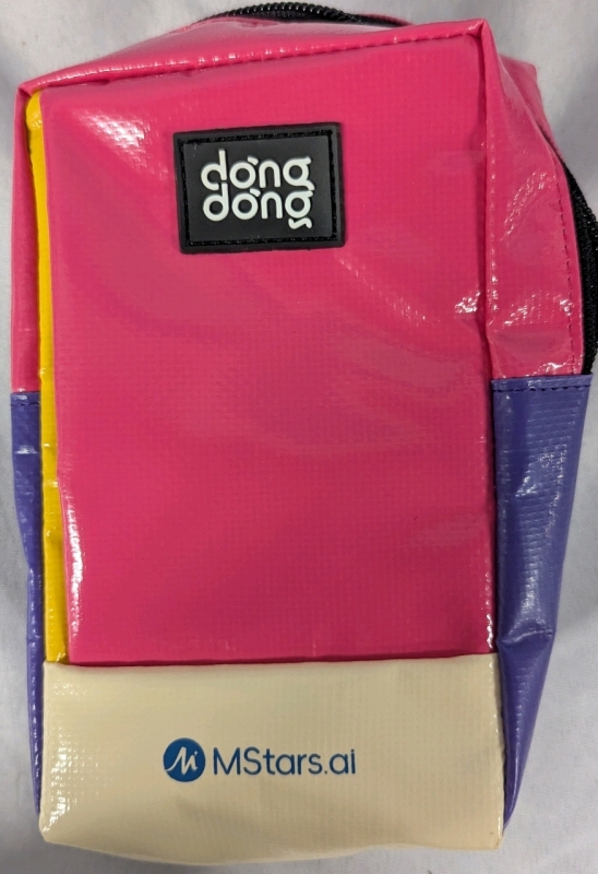 New D&ograve;ng D&ograve;ng S&agrave;i G&ograve;n Colourblock Cross Body Bag. 4" by 6" by 2" Not Including Strap.