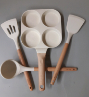 New 4-Piece Carote Kitchen Wares one egg frying pan, one ladle, two spatulas (ice cream colour)
