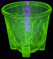 Vintage Unsigned Hazel Atlas Footed URANIUM Vaseline Glass Measuring Cup 16 oz / 2 Cups Artichoke Pattern, Stamped on Bottom : Patent Applied For, 4.5" Tall, Chips in Base of Feet