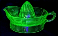 Large Vintage Unsigned Hazel Atlas Vaseline URANIUM Glass Crisscross Orange Reamer / Citrus Juicer. 4.5" Tall, No Chips or Cracks