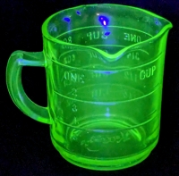 WOW! Vintage Kellogg's Branded Advertising URANIUM Vaseline Depression Glass Measuring Cup with Handle & 3 Pouring Spouts, 3.75" Tall, No Chips or Cracks