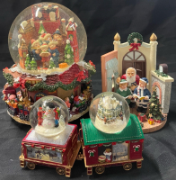 4 Vintage to Modern Holiday Decor Items | Large Globe Measures 9&rdquo; Tall and is Musical - Has Been Tested to be Working | Small Globes are Thomas Kincaid
