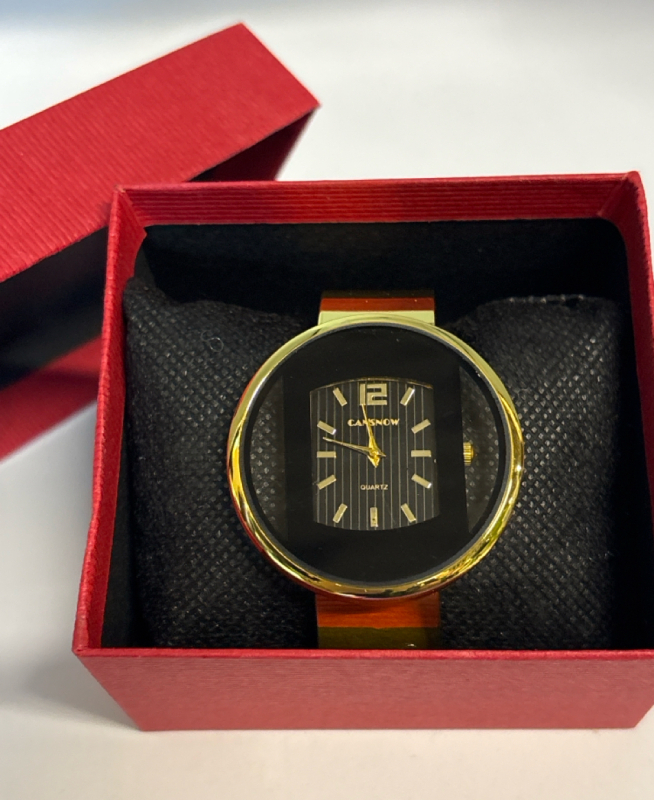 New Striking Round Open Minimalist Clean Design Dial Quartz Cuff Watch Analog Display 2.25&rsquo;&rsquo; diameter opens 2&rsquo;&rsquo;