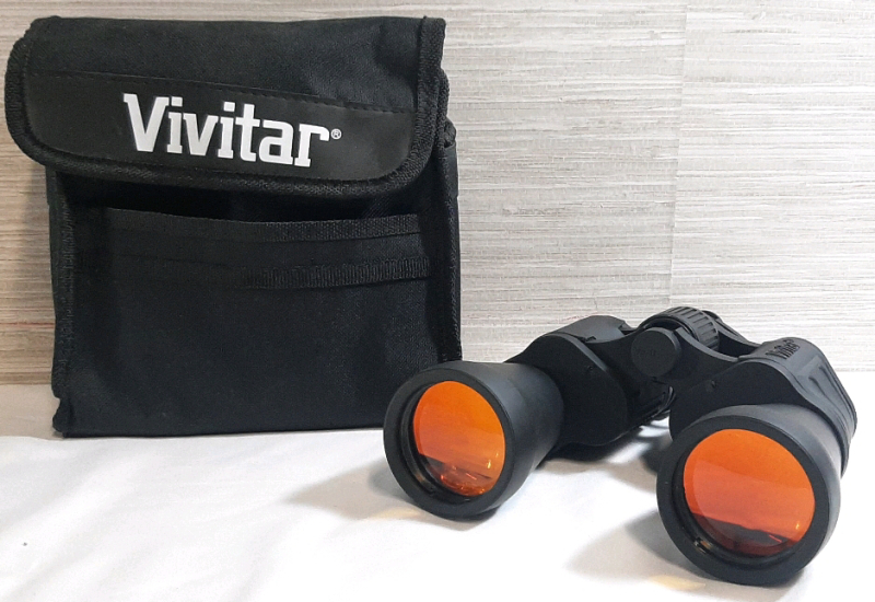 Vivitar Binoculars w/ Carrying Bag | Product Leaves Residue From Silicon Housing, Sold as Is