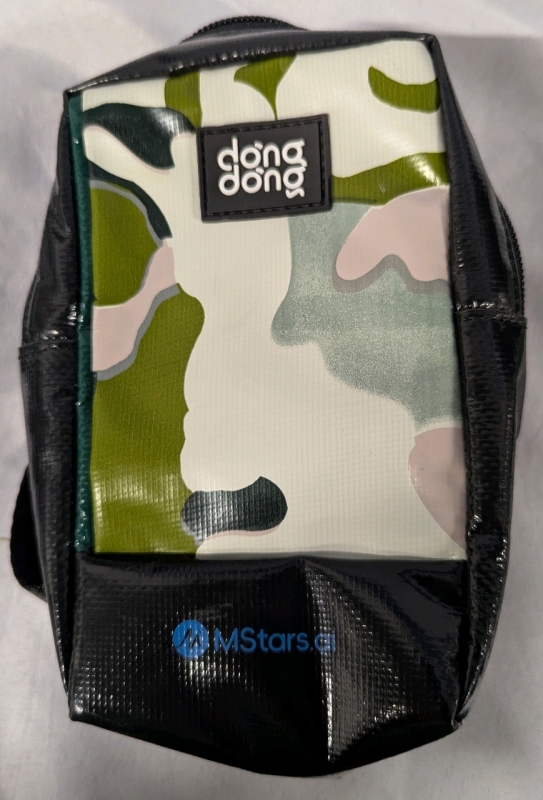 New D&ograve;ng D&ograve;ng S&agrave;i G&ograve;n Camo Cross Body Bag. 4" by 6" by 2" Not Including Strap.