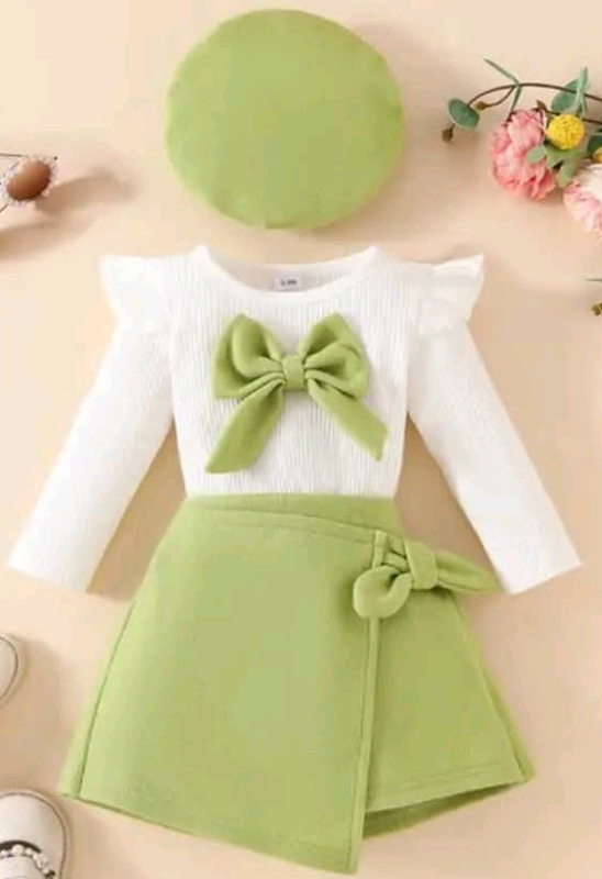 New sz 4-5Y Girls Outfit - Top, Skirt & Hat