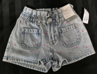 New sz 2T Toddler Gap Jean Shorts with Pink Hearts Retails for $44.95
