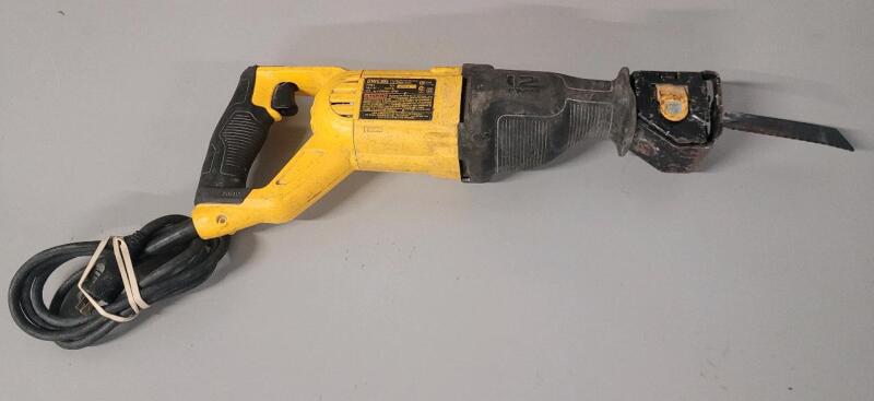 Dewalt 1 ⅛" Stroke Reciprocating Saw , Model # DWE305 . Tested Working