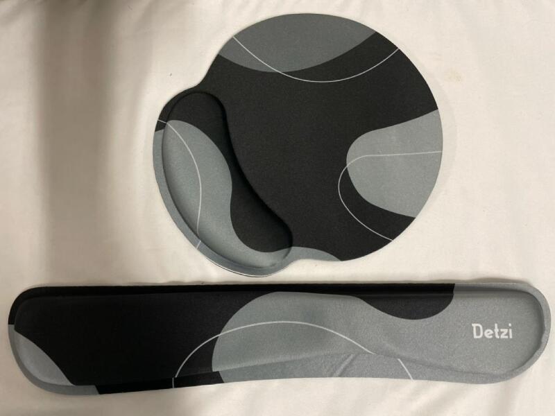 New Gel Wrist Rest (17&rdquo;) and Mousepad