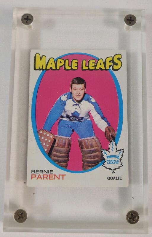 1971-72 Topps Bernie Parent #131 NHL Trading Card in Case .