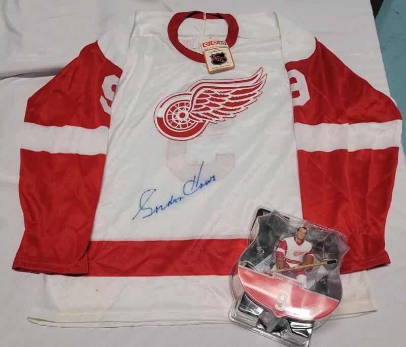 Gordie Howe Signed Detroit Red Wings Jersey & Gordie Howe Action Figure . No COA for Signature . Size Large Jersey