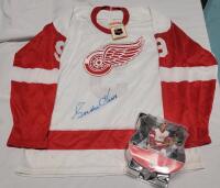 Gordie Howe Signed Detroit Red Wings Jersey & Gordie Howe Action Figure . No COA for Signature . Size Large Jersey