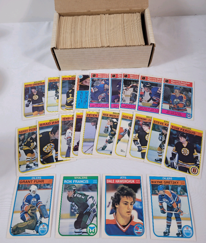 1982- 83 O Pee Chee NHL Hockey Trading Card Set , Complete . Includes : Dale Hawerchuk RC , Grant Fuhr RC , Ron Francis RC & Wayne Gretzky 3rd. Year Card .