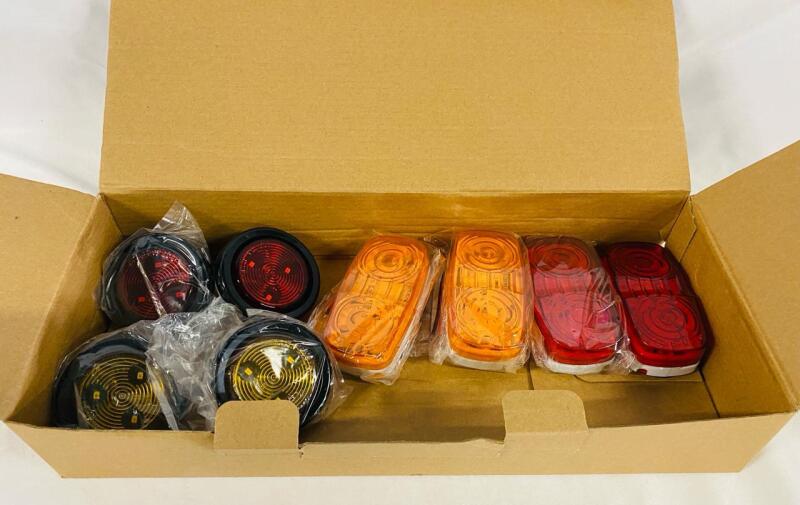 As-New 8 DOT/SAE Vehicle Marker Lights - 4 Round, 4 Side