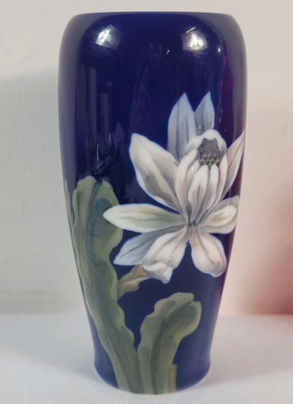 Vintage Royal Copenhagen Denmark Porcelain Star Magnolia Vase . Measures 6 &frac34;" tall . No chips or cracks