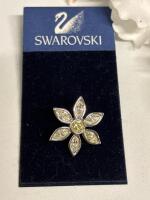 Swarovski Crystal Floral Daisy Tie Tack or Pin Men's Jewelry Signed New on Logo Card