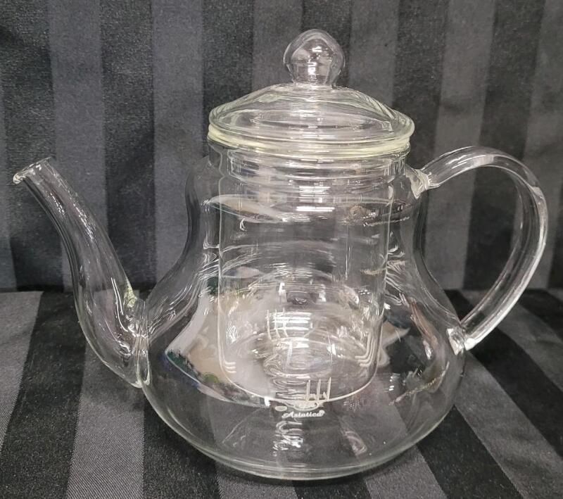 Asiatica Pear Shape Clear Glass Tea Pot w/Leaf Stainer & Lid . Measures 6.5" tall . No chips or cracks