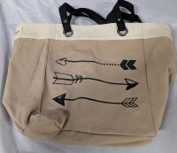 Thirty-One Canvas Tote. 11" Wide Base