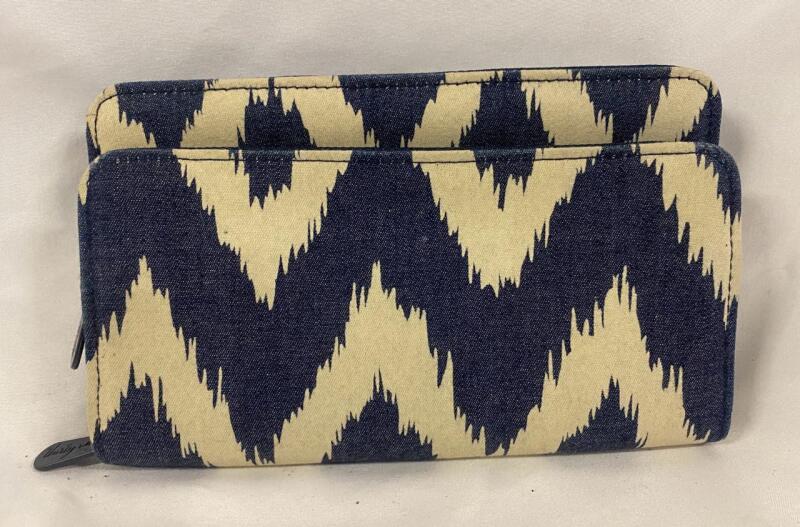 New Thirty-One Zig-Zag Women&rsquo;s Wallet, 7x4.5&rdquo;