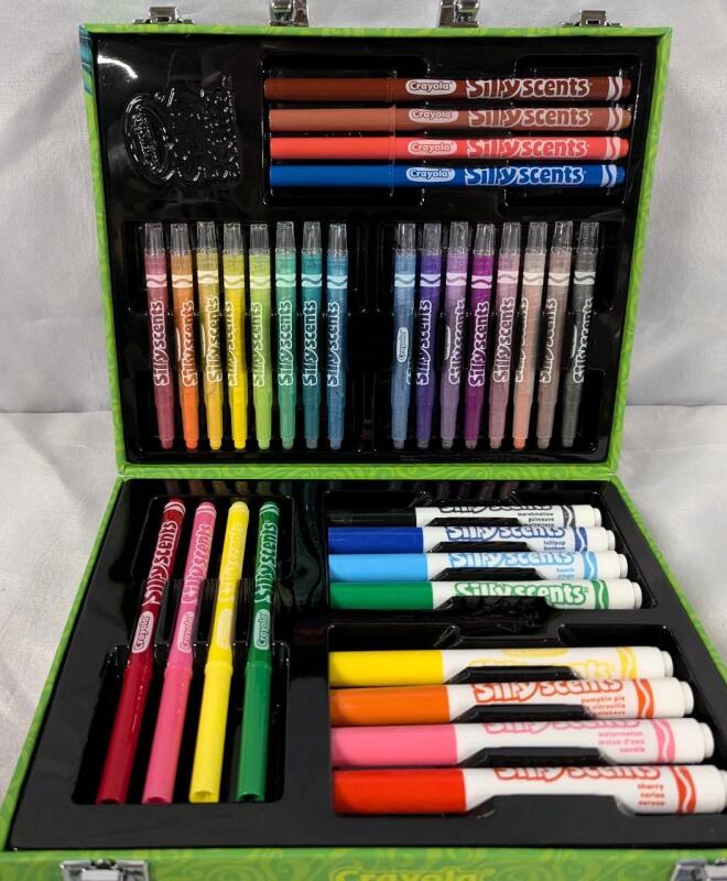 New Crayola Silly Scents Scented Mini Inspiration Art Case. 10.5" by 8.5".