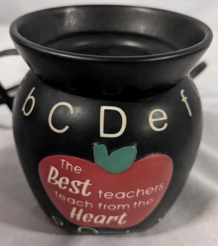 Scentsy Teachers Wax Warmer. Has seen previous use. in Excellent Condition.