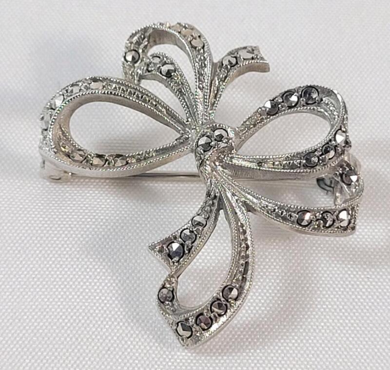 Vintage Sterling Avon Bow Brooch . See photos for size