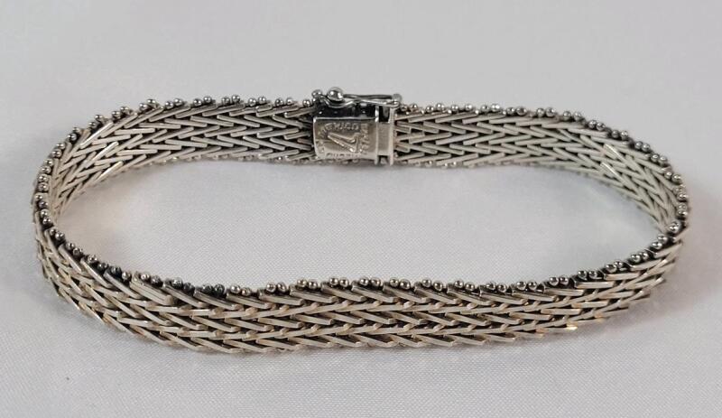 Mexico 925 Sterling Silver Woven Design Bracelet w/Safety Clasp . Measures 7 &frac14;" long .