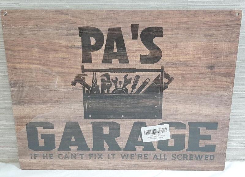 New Wooden "Pa's Garage" Sign (15&frac12;"&times;11&frac12;")