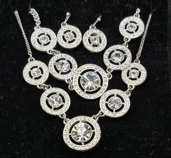 NRT Avon Necklace With Bracelet And Earring Set