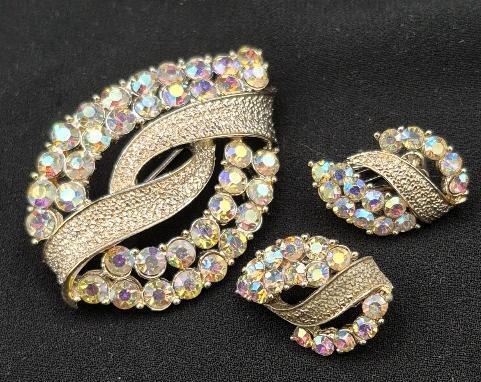 Vintage Goregous CORO Pegasus AB RhineStone Pin/Brooch & Earrings Set - Clip-ons