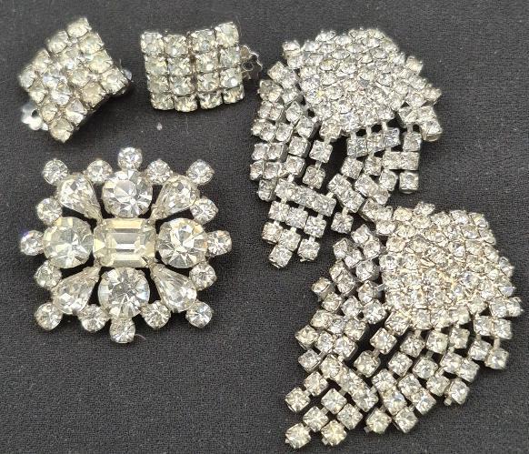 Vintage Bling Bling Rhinestones Brooch & Earrings - Clip-ons