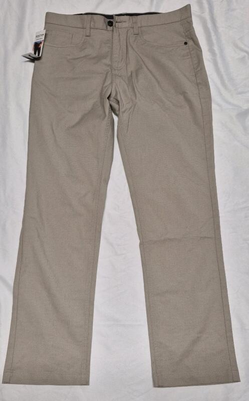 New sz 32x30 Men's Reaction Straight Fit 5 Pocket Pants