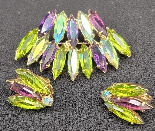 Beautiful Vintage Rhinestone Brooch & Earring Set - Clip-ons