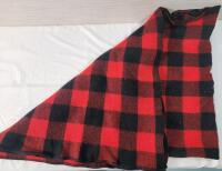 70"&times;48" Red / Black Checker Pattern Throw Blanket .