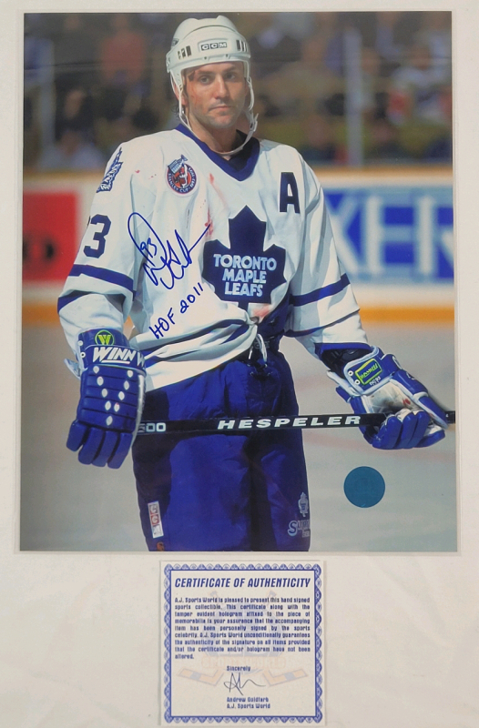 Toronto Maple Leafs Doug Gilmour Signed 8"&times;10" Photo w/COA from A.J. Sports World .