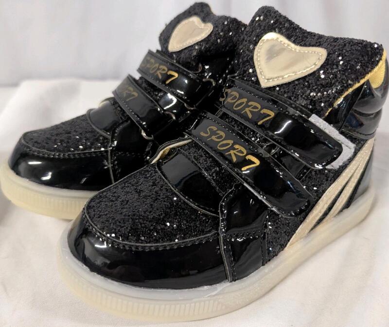 New Children's Size 30 Velcro Running Shoe.