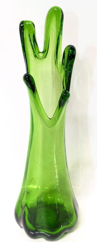 Vintage MCM Swing Art Glass Avocado Green Vintage Phytomorphic Ribbed Vase, 10" Tall, No Chips or Cracks, Some Inclusions