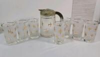 Vintage MCM Dominion Glass " Starburst " Pitcher & Set of 7 Matching Glasses . Pitcher measures 7" tall & glasses measure 5" tall . No chips or cracks