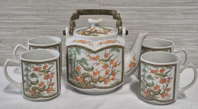 Vintage Beautiful Porcelain Tea Set Teapot 6.25" Tall & 4 Cups - Metal Handle Japan