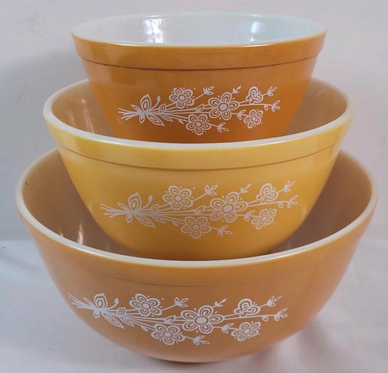 Vintage PYREX Butterfly Gold 3pc. Mixing Bowl Set . No chips or cracks