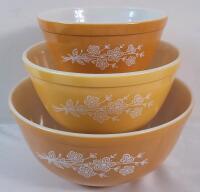Vintage PYREX Butterfly Gold 3pc. Mixing Bowl Set . No chips or cracks