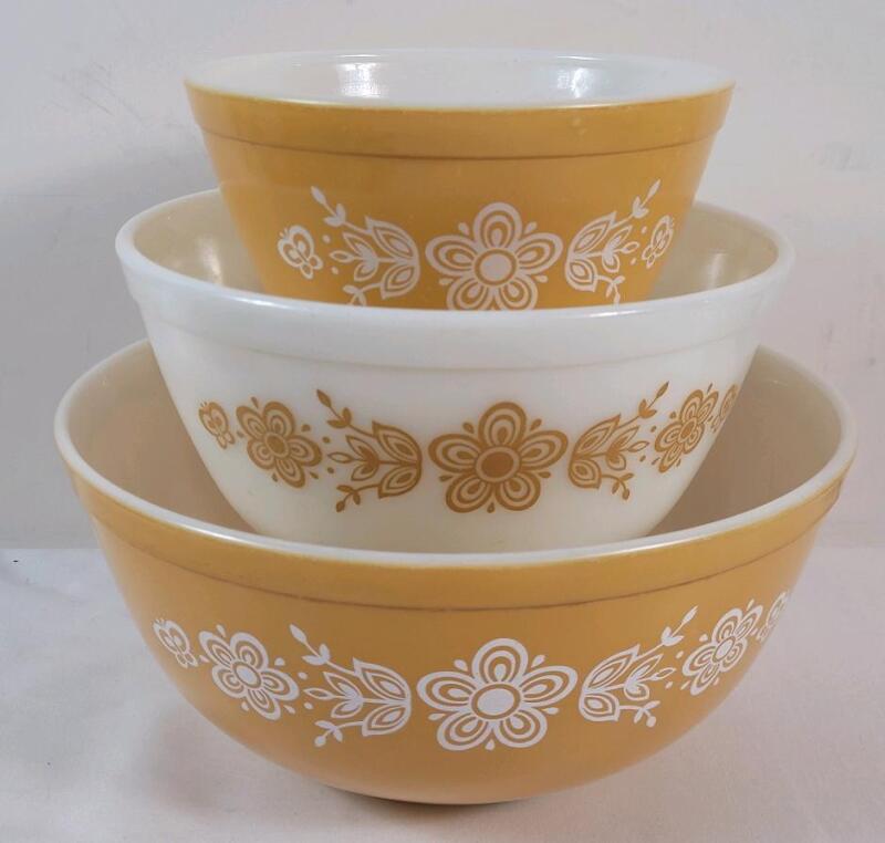Vintage PYREX Butterfly Gold 3pc. Mixing Bowl Set . No chips or cracks