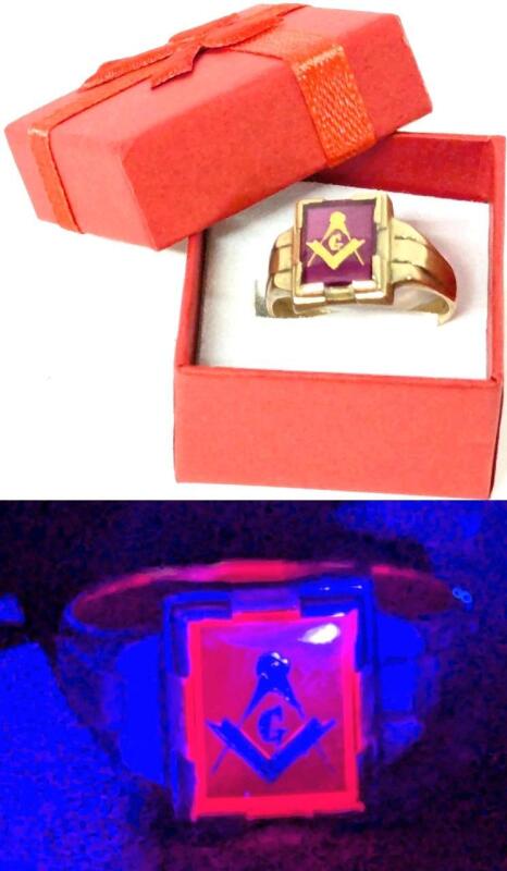 WOW Vintage 10K Gold Masonic Freemason Signet Ring , Size 11 . Center Stone Glows Under Black Light .