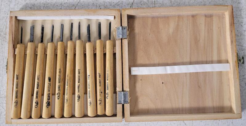 Squirrel Woodcut Knife Set in Wood Case , 10pc. Set .