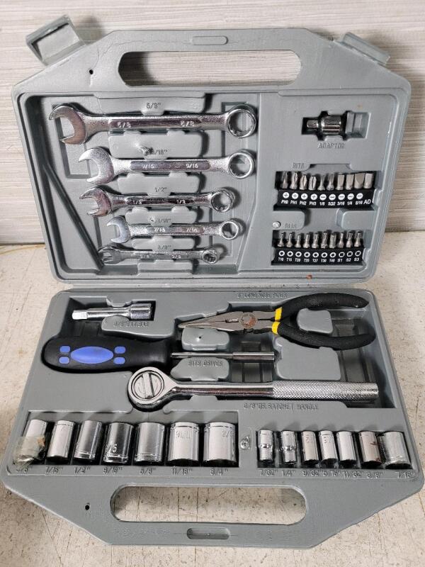 Work Centre Vehicle/Home Tool Set in Case .