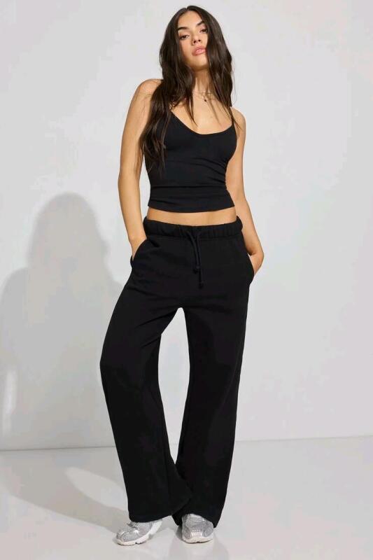 New Garage sz XS Women's Straight Leg Ultra Fleece Trackpants Retails for $64.95