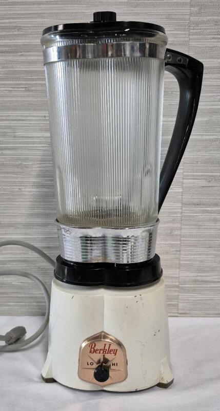 Vintage Berkley Glass Blender - Working