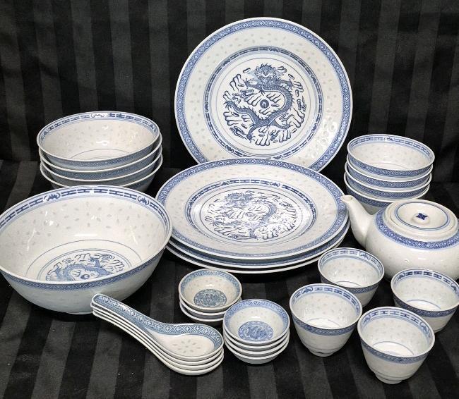 28 Pieces Vintage Asian Rice Grain Porcelain Dragon Blue Dining Dishes
