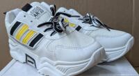 New Womens Size 5 Running Shoe.